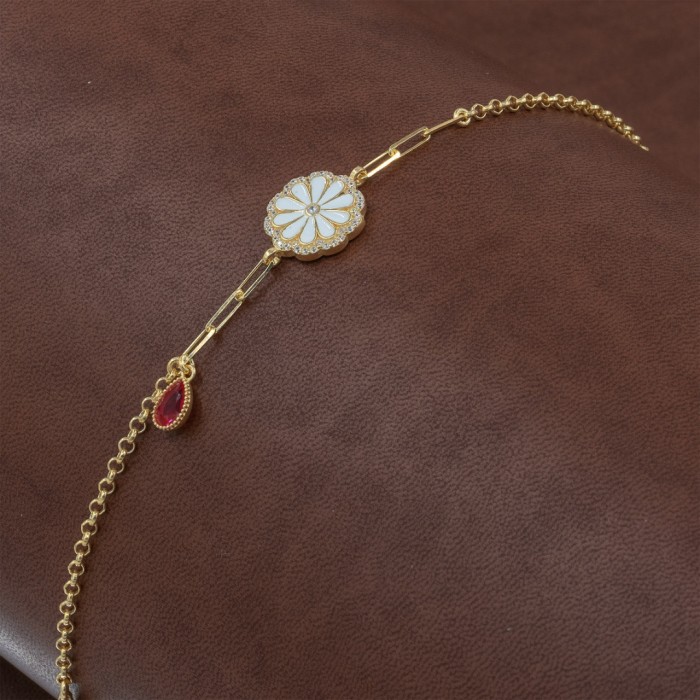 Women's Silver Bracelet in Gold Color with Circular Rings Decorated with a White Love Rose and a Red Teardrop