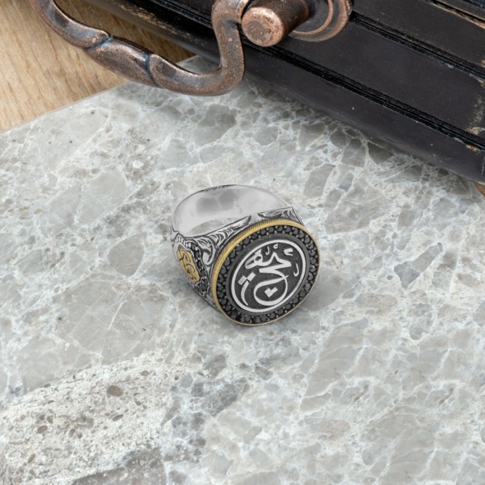 Discover the Elegant Men's Ring with Black Zircon Stones